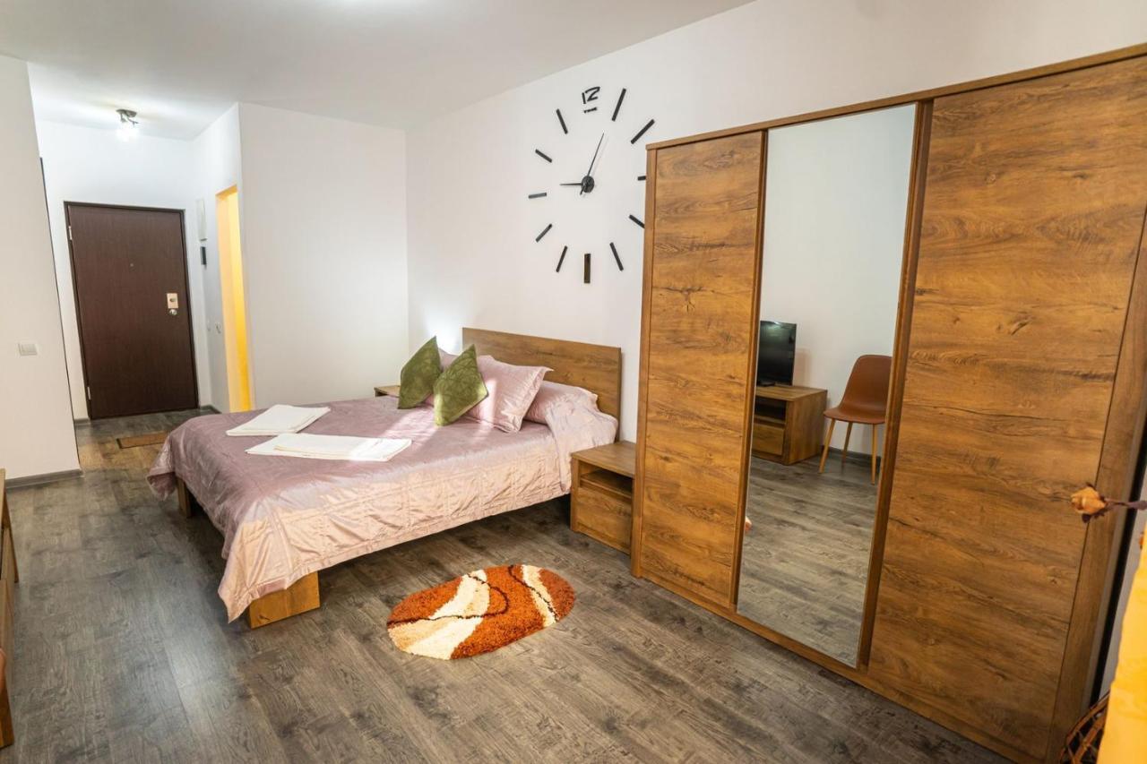 Seasons Primab Studio Brasov Bagian luar foto